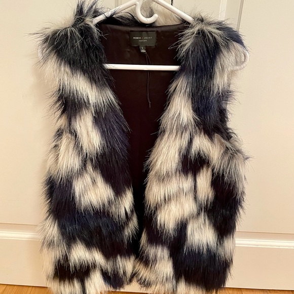 Faux Fur Vest - Picture 3 of 6